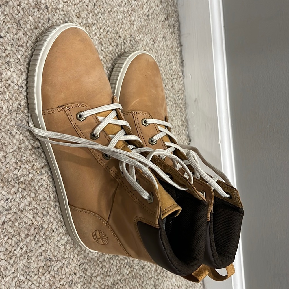High top timberlands. Worn about 3-4 times